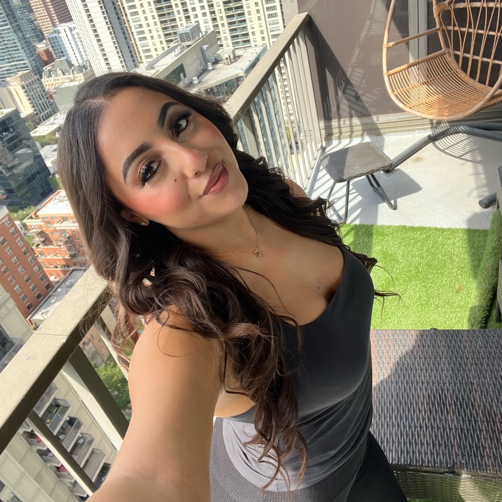 Meet your Posher, Daniela
